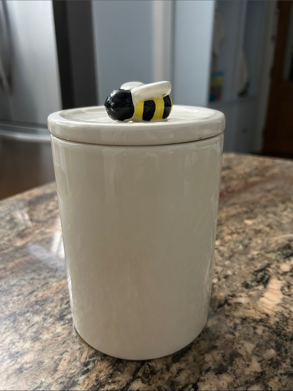 The Bake Shop Ceramic 1 QT Canister with Bee Lid Accent - Cream and Yellow